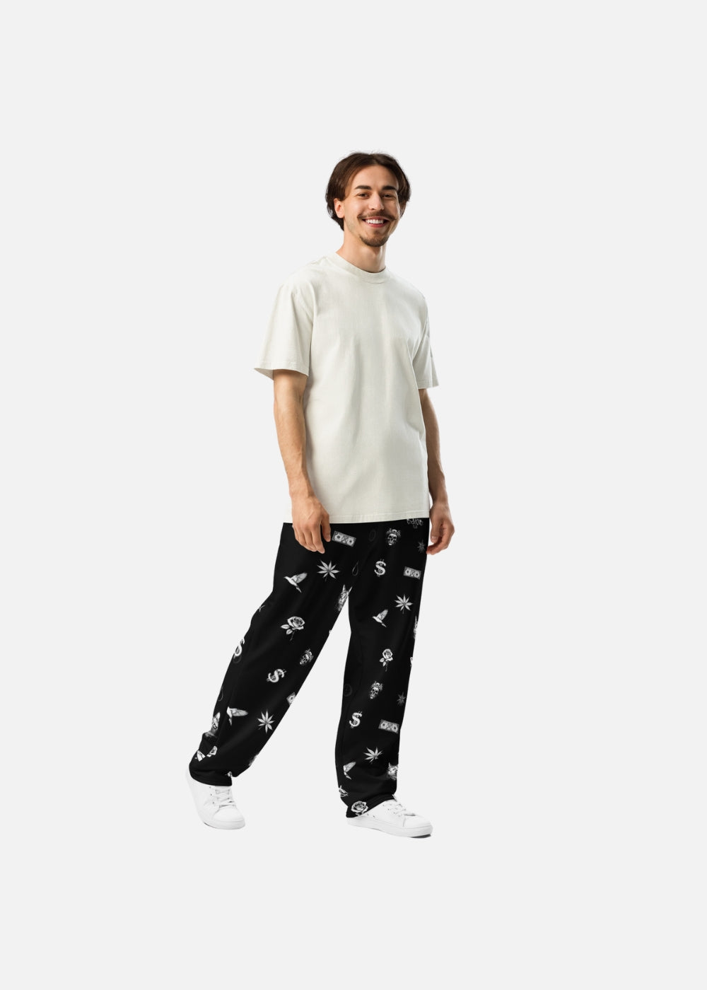 Male model in baggy streetwear sweatpants – relaxed fit joggers styled for bold everyday urban fashion.