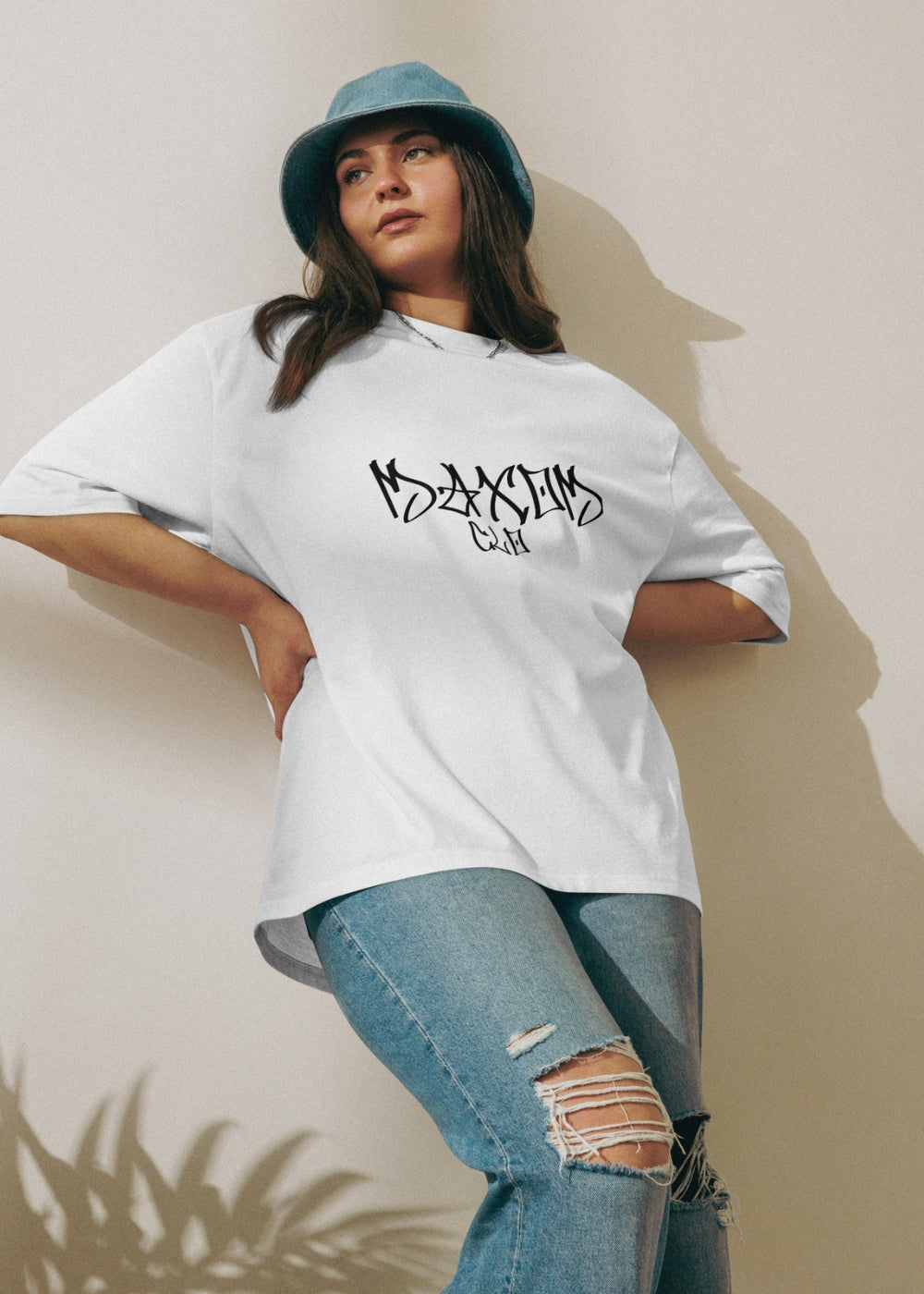 Street-style photo of Skullflow oversized t-shirt worn by female model – iconic everyday streetwear moment.