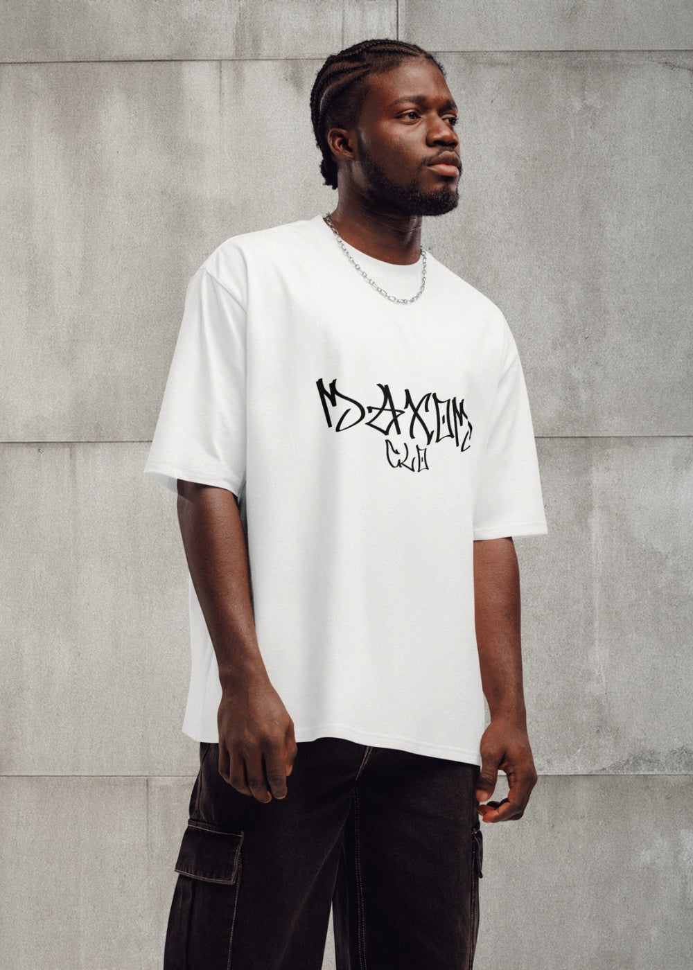 Real-life photo of Skullflow Essentials t-shirt on male model – casual urban fashion captured in motion.