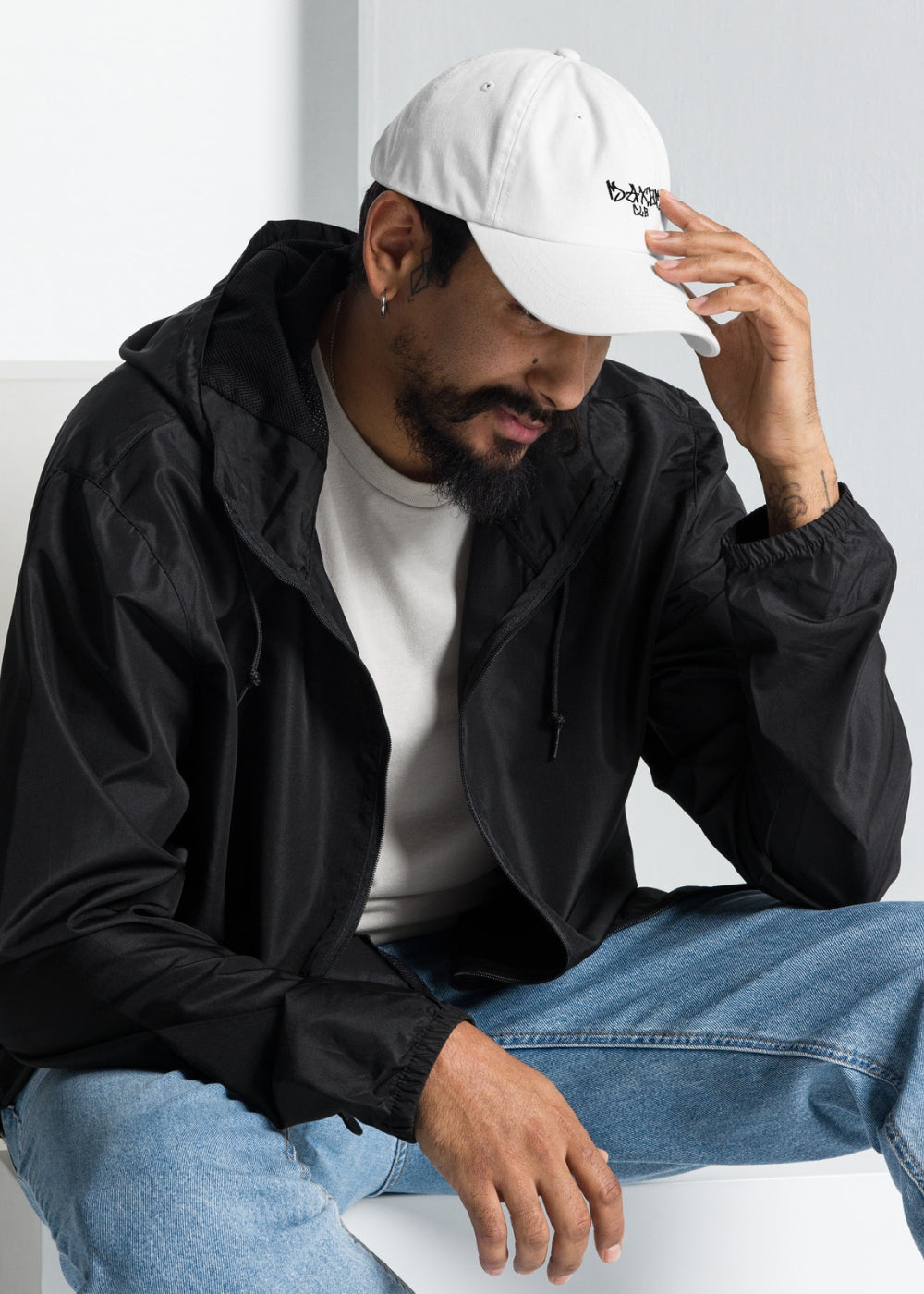 Urban streetwear outfit with white low-profile Skullflow cap – premium minimalist cap for men, perfect for everyday wear.