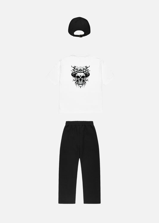 Rear view of Skullflow Essentials urban streetwear bundle with black cap – oversized t-shirt and baggy pants set for modern minimalist looks.

