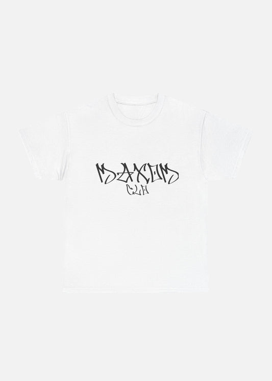 Front view of urban casual basic t-shirt – perfect for minimalist streetwear outfits and relaxed layering.

